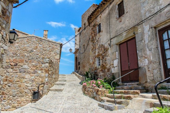 Barcelonai egyéni városlátogatás és nyaralás a Costa Braván