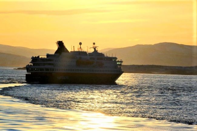 Norvég fjordok Hurtigruten hajóval: Kirkenes-Bergen