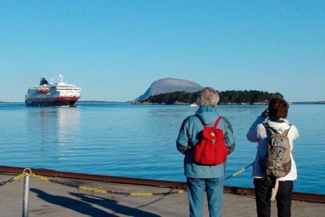 Norvég fjordok Hurtigruten hajóval: Kirkenes-Bergen