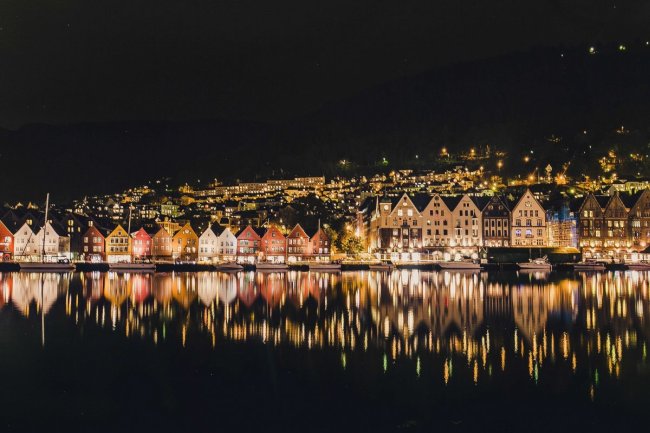 Norvég fjordok Hurtigruten hajóval: Kirkenes-Bergen