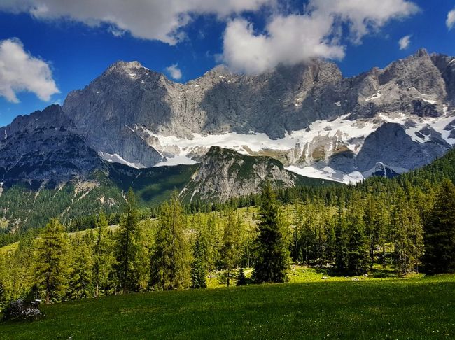 A Dachstein égbetörő csipkés ormai