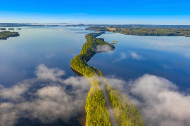 Punkaharju átkelő Finnország legnagyobb tórendszerében