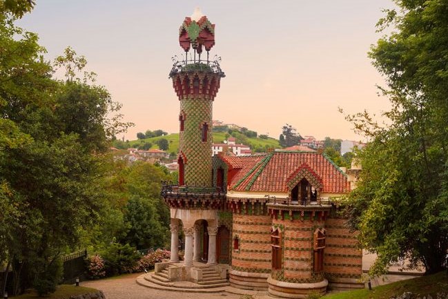Antonio Gaudí tervezte El Capricho ház 