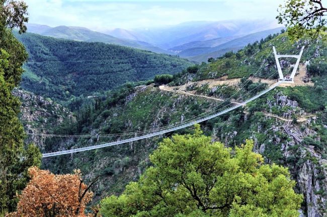 az új 516 gyalogos függőhíd