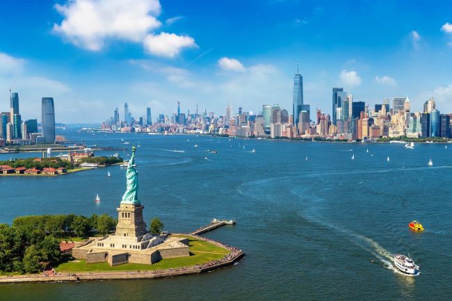 A Szabadság szobor és Manhattan látképe