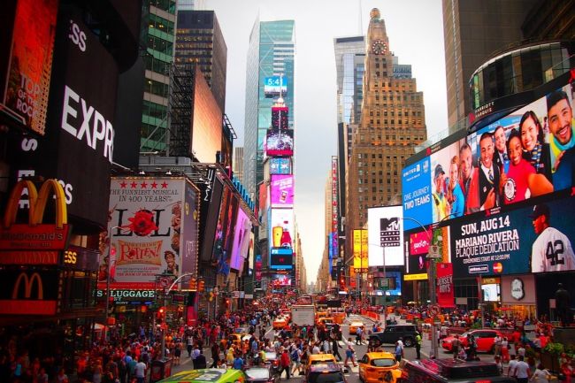 Az éjjel-nappal nyüzsgő Times Square