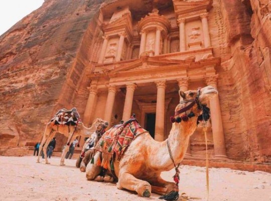 Jordánia: Petra és az ezerszínű sivatag - körutazás magyar idegenvezetővel 2026.09.22-26. Csoportos utazások, Őszi csoportos utak, Csoportos felfedezőutak, Csoportos egzotikus utak, Különleges ajánlatok, Gasztrotúrák, Felfedezőutak, Ázsia, Jordánia
