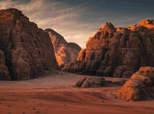 Jordánia: Petra és az ezerszínű sivatag - körutazás magyar idegenvezetővel 2026.11.10-14. Csoportos utazások, Őszi csoportos utak, Csoportos felfedezőutak, Csoportos egzotikus utak, Különleges ajánlatok, Gasztrotúrák, Felfedezőutak, Ázsia, Jordánia
