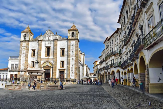 Évora