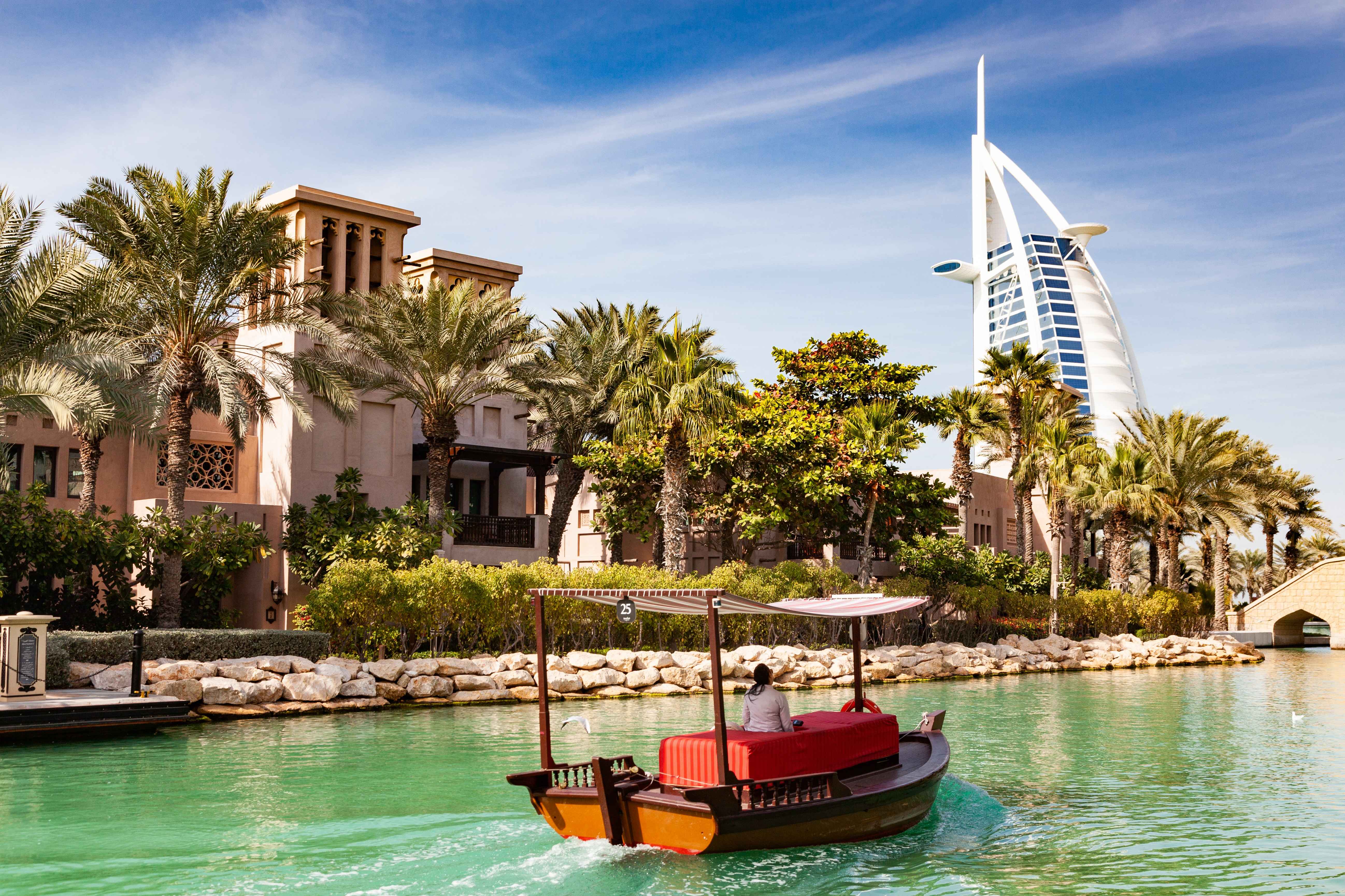 Az óváros és a Burj Al-Arab