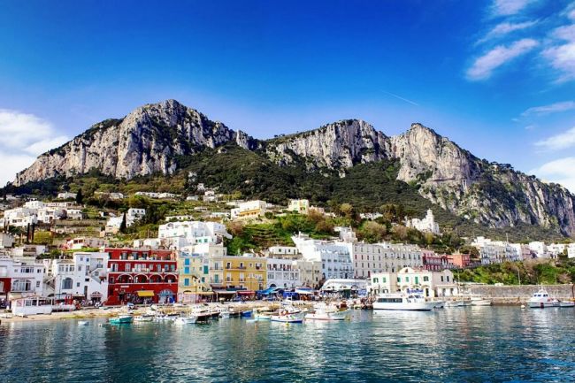 Capri a víz felől