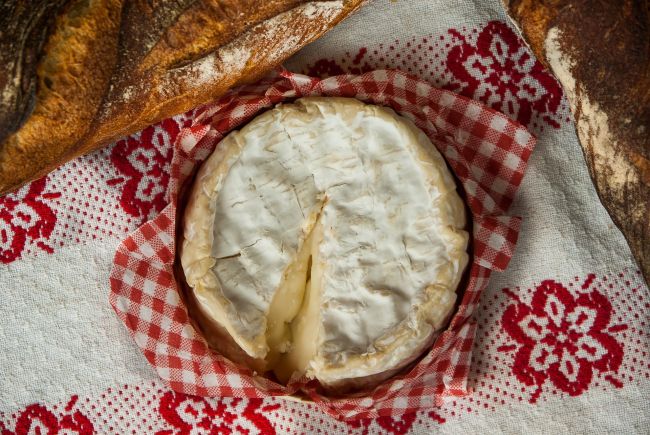 Camembert sajt