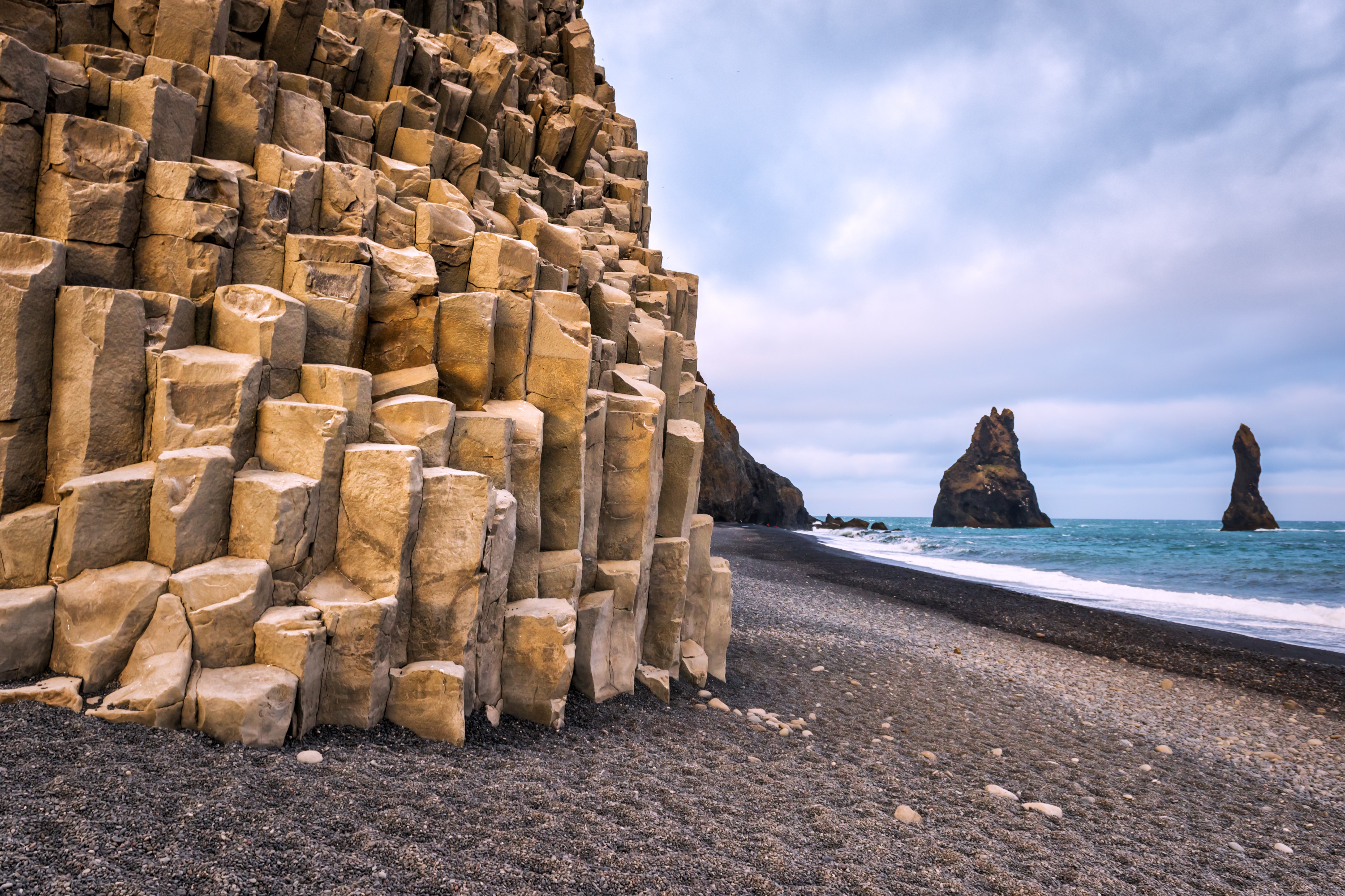 A Reynisfjara fekete lávahomokos tengerpart