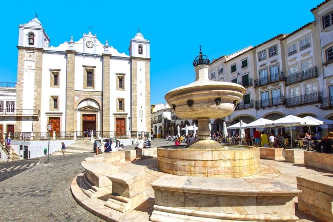 Évora