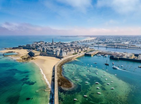 Az óceán peremén – Normandia és Bretagne csoportos körutazás 2027.06.29.-07.06. Csoportos utazások, Nyári csoportos utak, Csoportos felfedezőutak, Különleges ajánlatok, Felfedezőutak, Nyugat-Európa, Franciaország