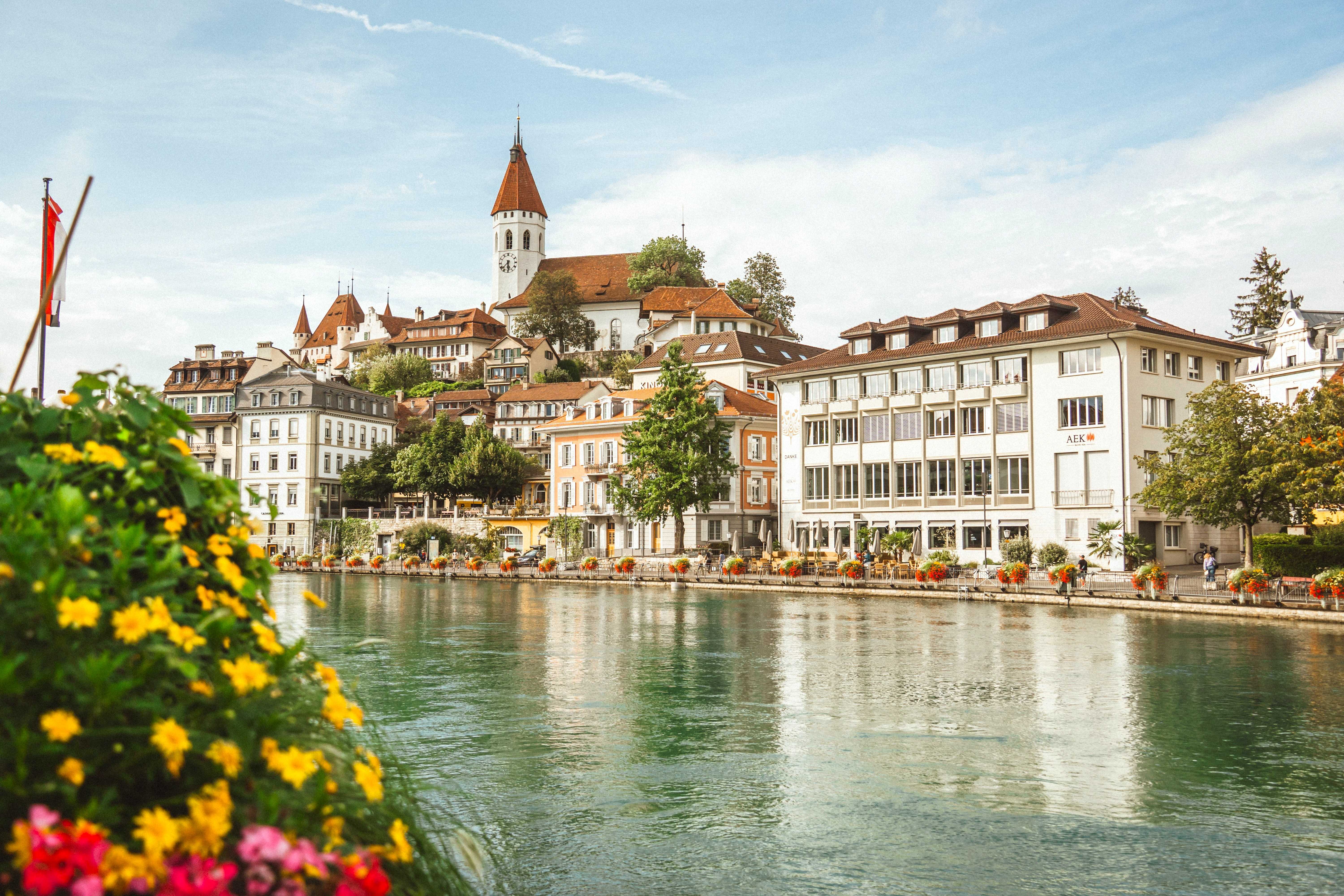 Thun és az Aare-folyó 
